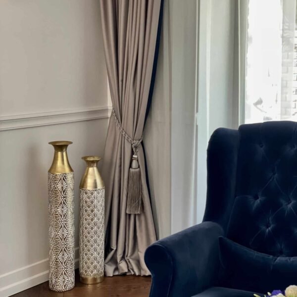 Aukšta vaza "GUVEN", su gėlių raštu