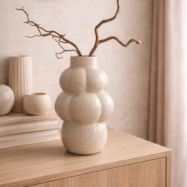 Vaza su burbuliukais, smėlio spalvos